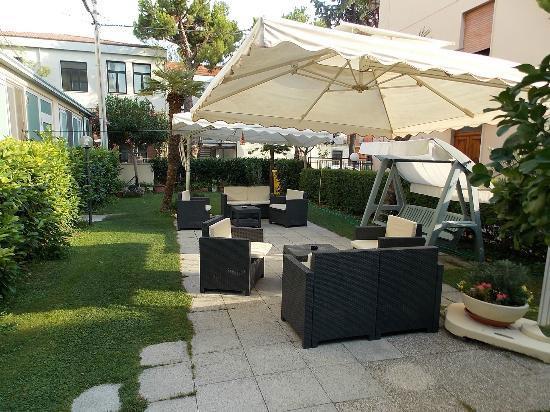 Hotel Corallo Pineto Bagian luar foto